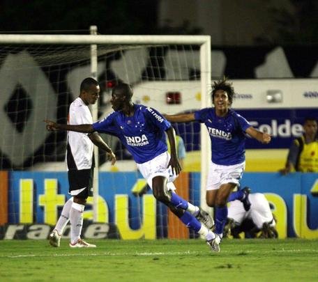 Em 2007, Cruzeiro ganhou do Vasco por 2 a 0, gols de Ramires (foto) e Thiago Martinelli