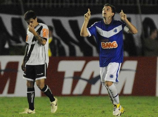 Em seu gol na partida de 2011, Montillo deu uma caneta em Ded, ento zagueiro do Vasco, antes de marcar o golao