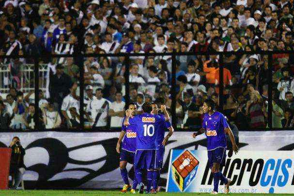 Em 2012, Cruzeiro venceu o Vasco por 3 a 1 e assumiu a liderana do Brasileiro naquela rodada