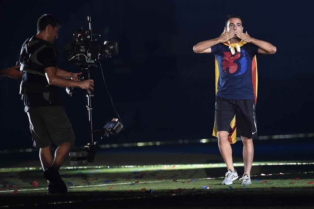 Com direito a festa, discurso dos jogadores e emoo, craques do Barcelona comemoram ttulo da Liga dos Campees no Estdio Camp Nou