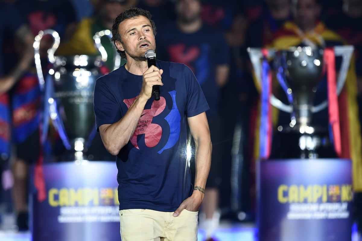 Com direito a festa, discurso dos jogadores e emoo, craques do Barcelona comemoram ttulo da Liga dos Campees no Estdio Camp Nou