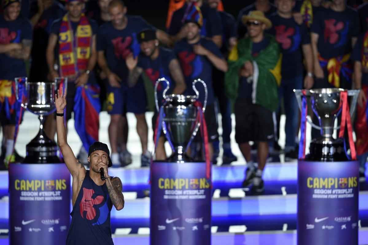 Com direito a festa, discurso dos jogadores e emoo, craques do Barcelona comemoram ttulo da Liga dos Campees no Estdio Camp Nou