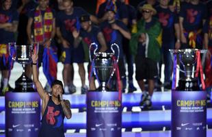 Com direito a festa, discurso dos jogadores e emoo, craques do Barcelona comemoram ttulo da Liga dos Campees no Estdio Camp Nou