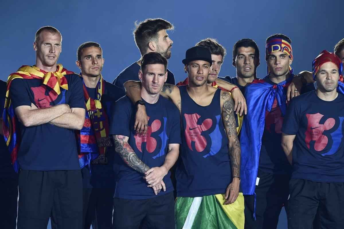 Com direito a festa, discurso dos jogadores e emoo, craques do Barcelona comemoram ttulo da Liga dos Campees no Estdio Camp Nou