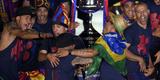 Com direito a festa, discurso dos jogadores e emoo, craques do Barcelona comemoram ttulo da Liga dos Campees no Estdio Camp Nou