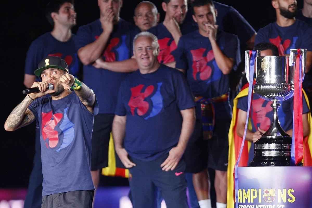 Com direito a festa, discurso dos jogadores e emoo, craques do Barcelona comemoram ttulo da Liga dos Campees no Estdio Camp Nou