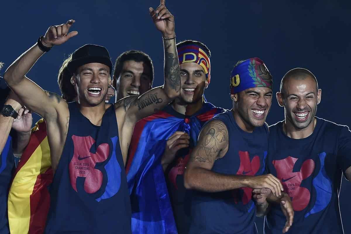Com direito a festa, discurso dos jogadores e emoo, craques do Barcelona comemoram ttulo da Liga dos Campees no Estdio Camp Nou