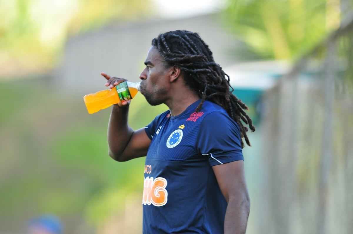 Tinga, que se aposentou do futebol recentemente, tambm jogar