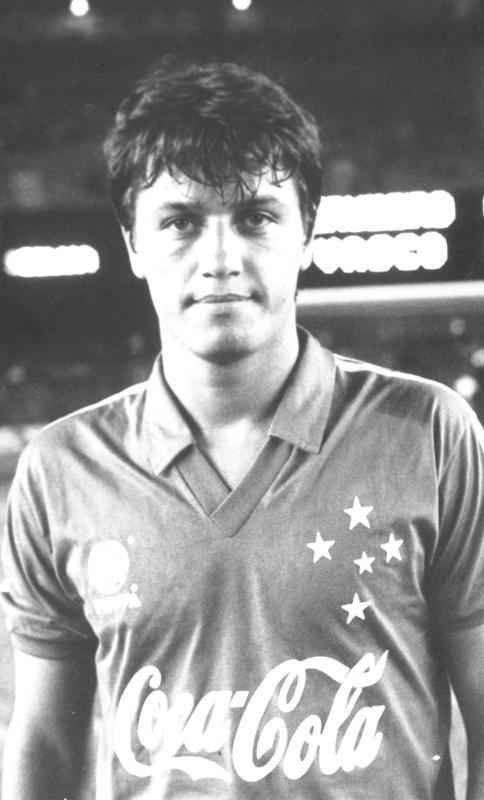 Hoje tcnico do Joinville, Adilson Batista deve estar no Mineiro para a partida