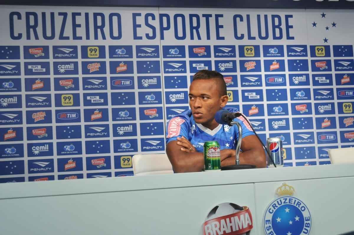 Jogadores do Cruzeiro treinaram em clima leve depois de conseguir duas vitrias seguidas no Brasileiro