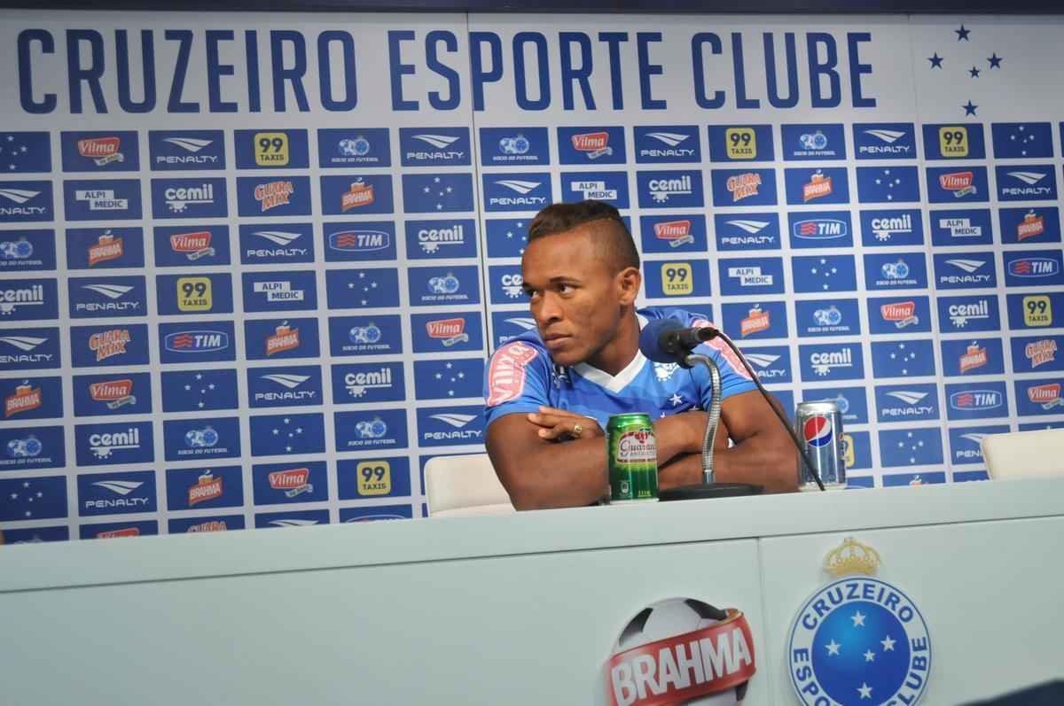 Jogadores do Cruzeiro treinaram em clima leve depois de conseguir duas vitrias seguidas no Brasileiro