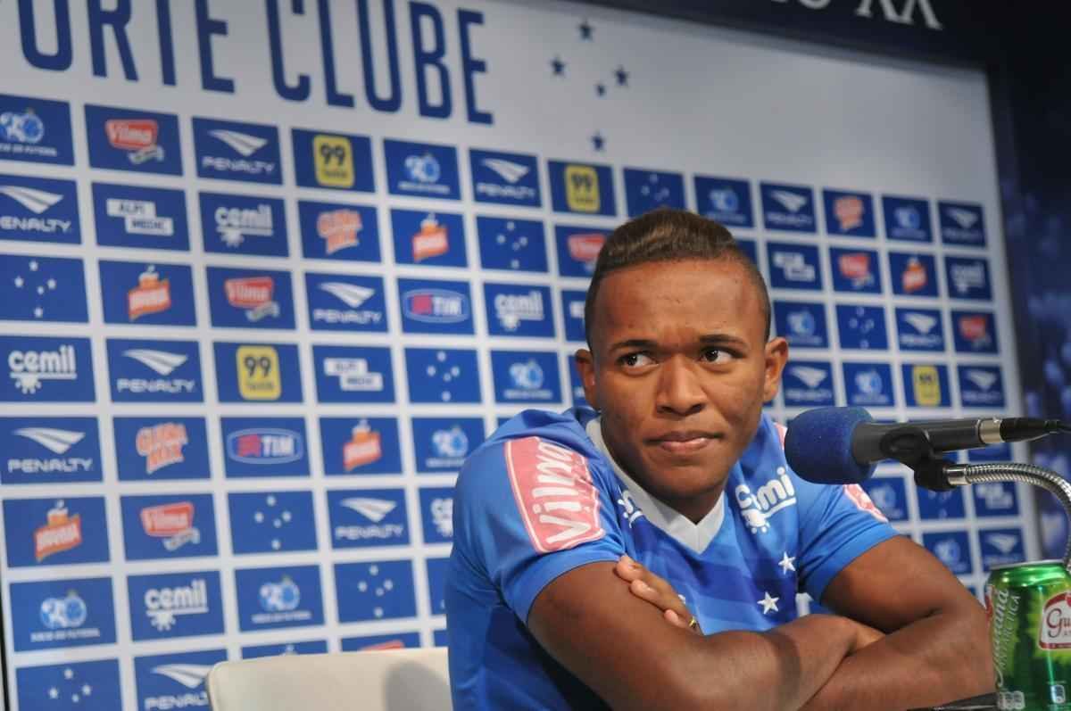 Jogadores do Cruzeiro treinaram em clima leve depois de conseguir duas vitrias seguidas no Brasileiro