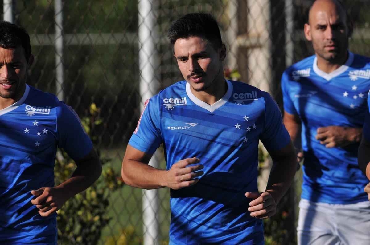 Jogadores do Cruzeiro treinaram em clima leve depois de conseguir duas vitrias seguidas no Brasileiro