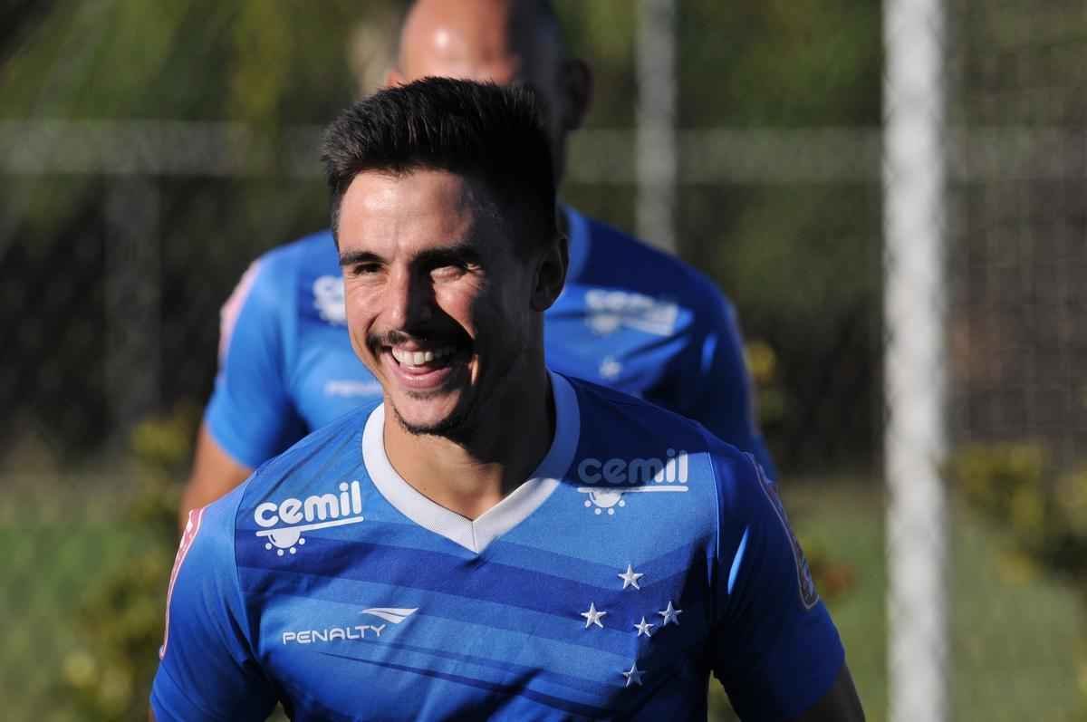 Jogadores do Cruzeiro treinaram em clima leve depois de conseguir duas vitrias seguidas no Brasileiro