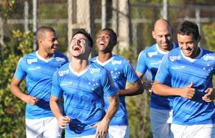 Jogadores do Cruzeiro treinaram em clima leve depois de conseguir duas vitrias seguidas no Brasileiro