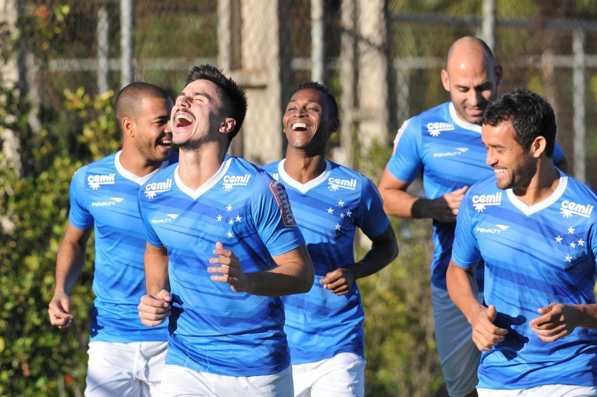 Jogadores do Cruzeiro treinaram em clima leve depois de conseguir duas vitrias seguidas no Brasileiro