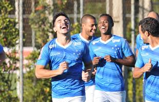Jogadores do Cruzeiro treinaram em clima leve depois de conseguir duas vitrias seguidas no Brasileiro