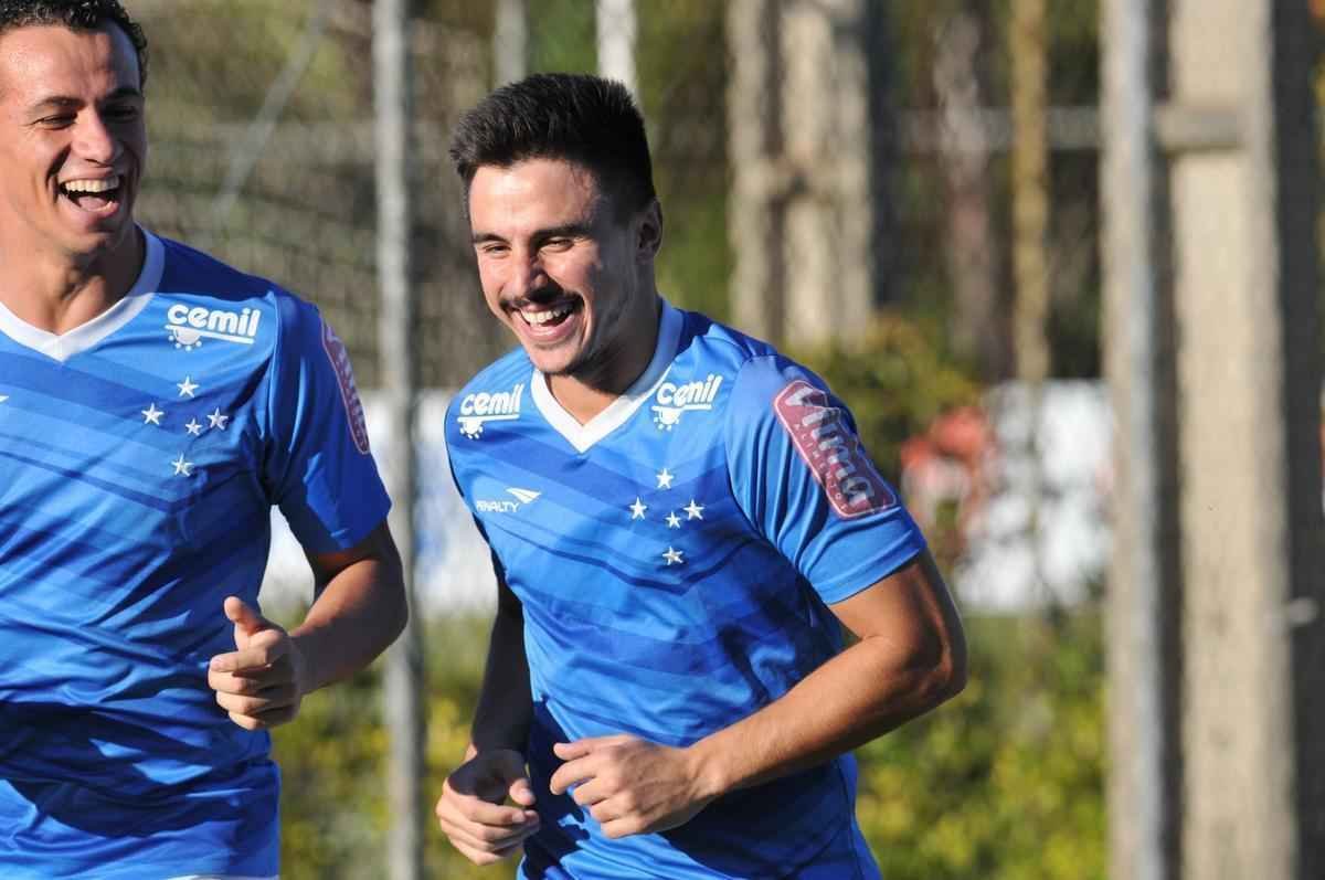 Jogadores do Cruzeiro treinaram em clima leve depois de conseguir duas vitrias seguidas no Brasileiro