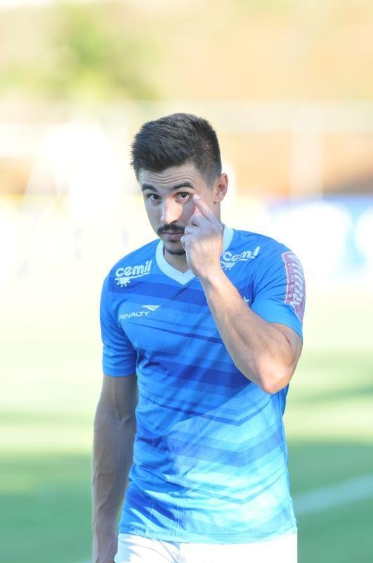 Jogadores do Cruzeiro treinaram em clima leve depois de conseguir duas vitrias seguidas no Brasileiro