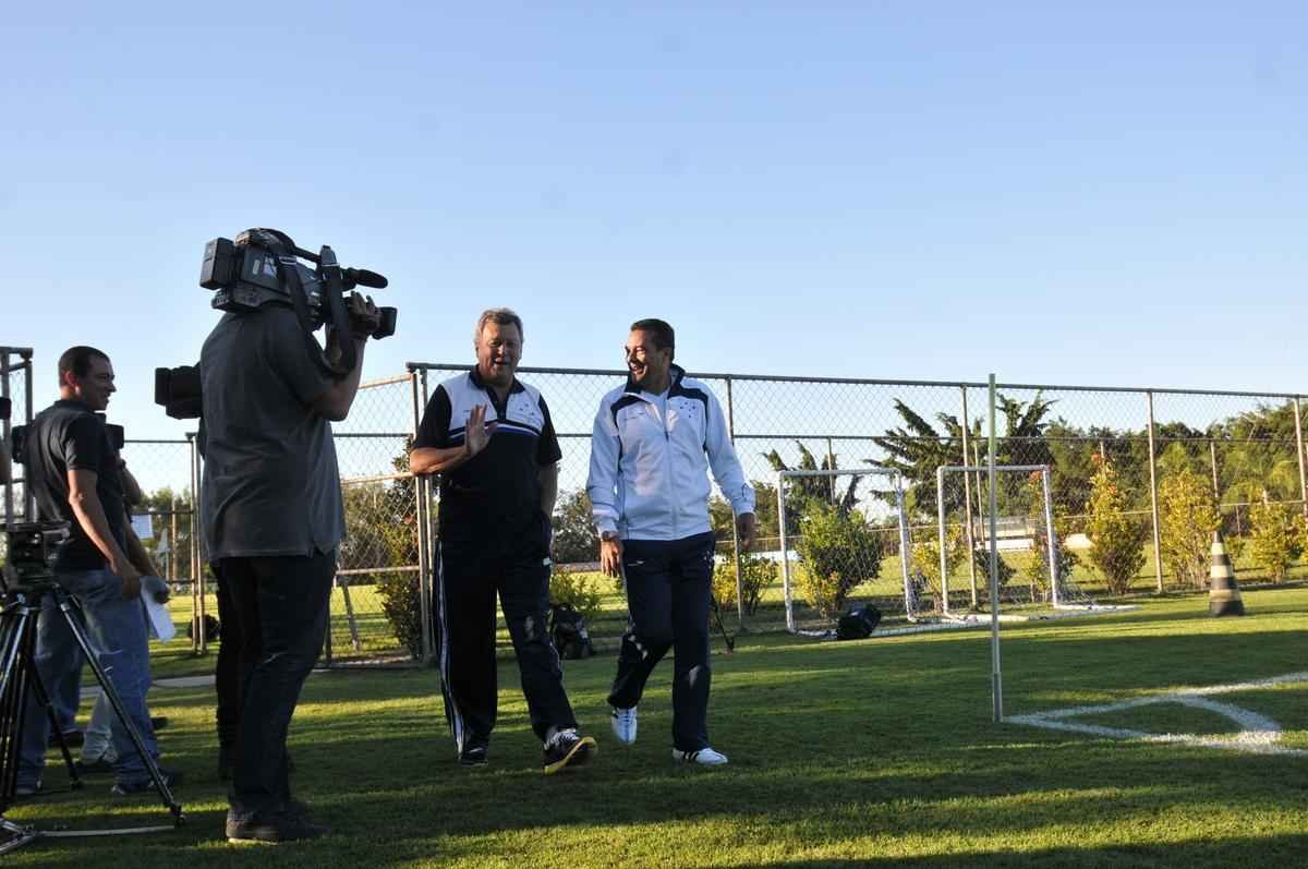 Jogadores do Cruzeiro treinaram em clima leve depois de conseguir duas vitrias seguidas no Brasileiro