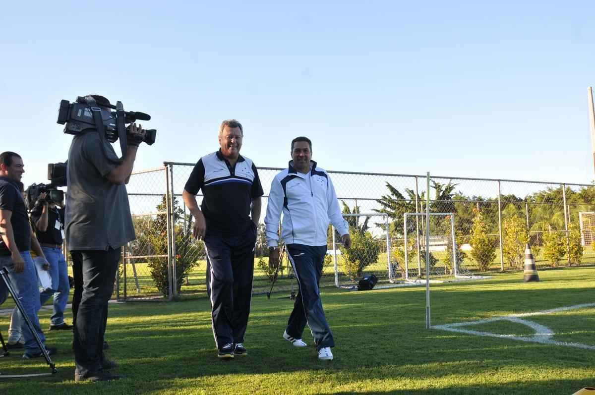 Jogadores do Cruzeiro treinaram em clima leve depois de conseguir duas vitrias seguidas no Brasileiro