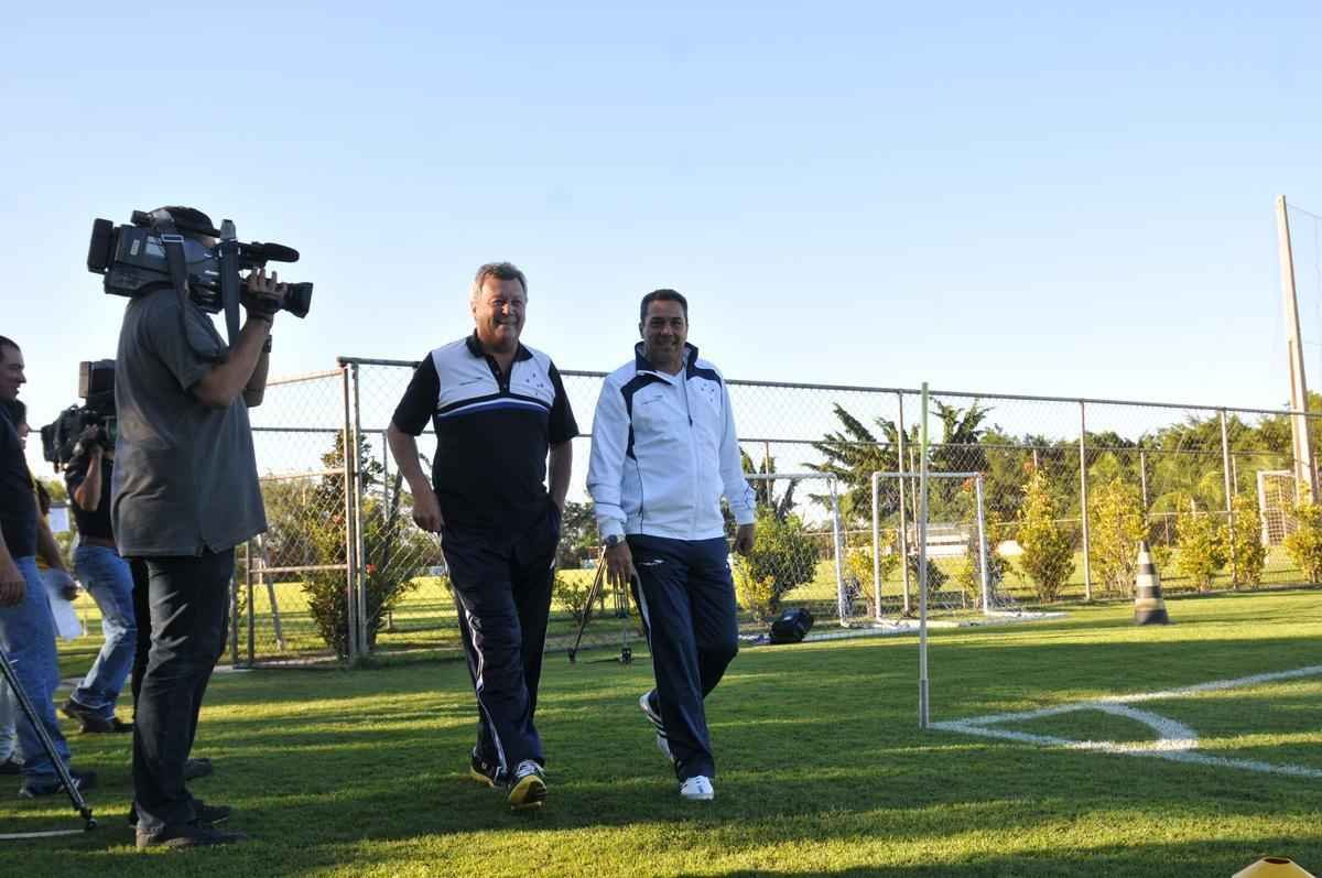 Jogadores do Cruzeiro treinaram em clima leve depois de conseguir duas vitrias seguidas no Brasileiro