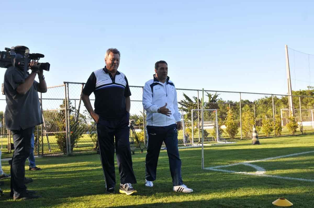 Jogadores do Cruzeiro treinaram em clima leve depois de conseguir duas vitrias seguidas no Brasileiro