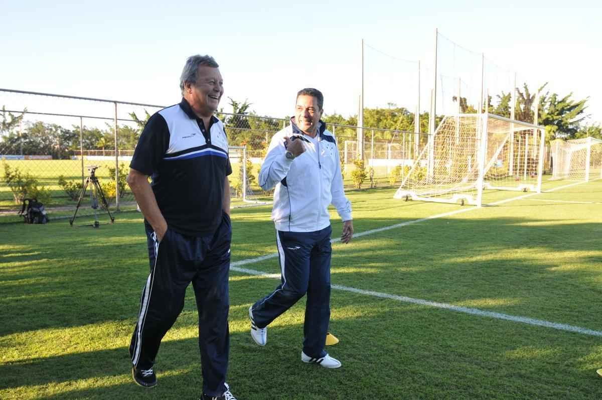 Jogadores do Cruzeiro treinaram em clima leve depois de conseguir duas vitrias seguidas no Brasileiro