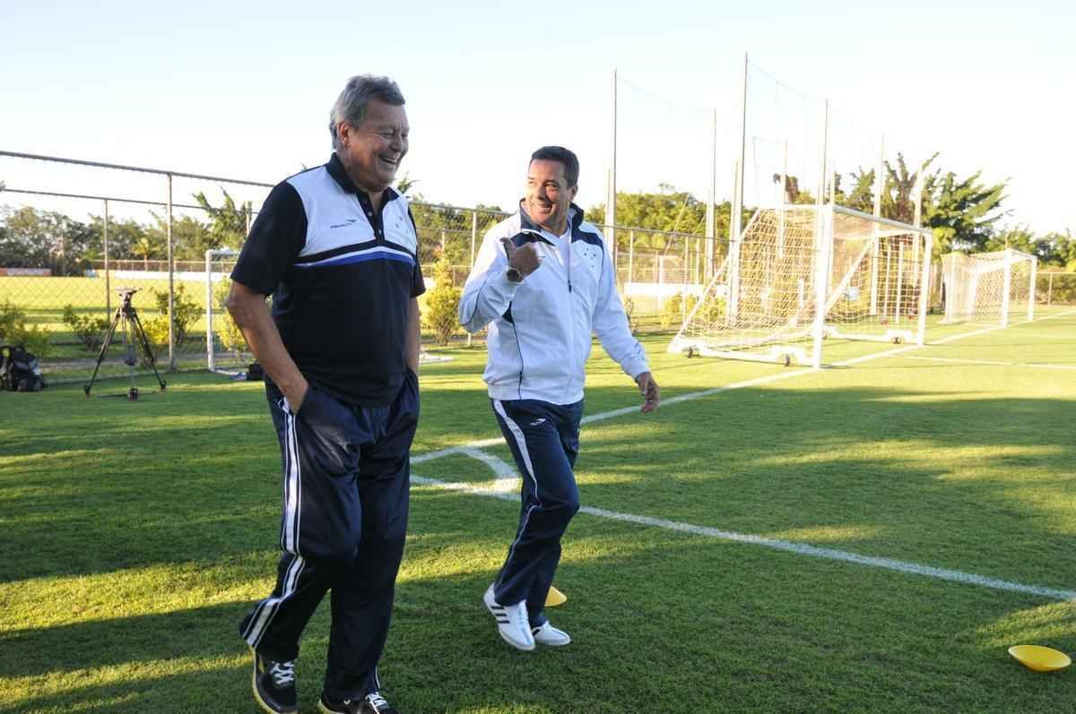 Jogadores do Cruzeiro treinaram em clima leve depois de conseguir duas vitrias seguidas no Brasileiro