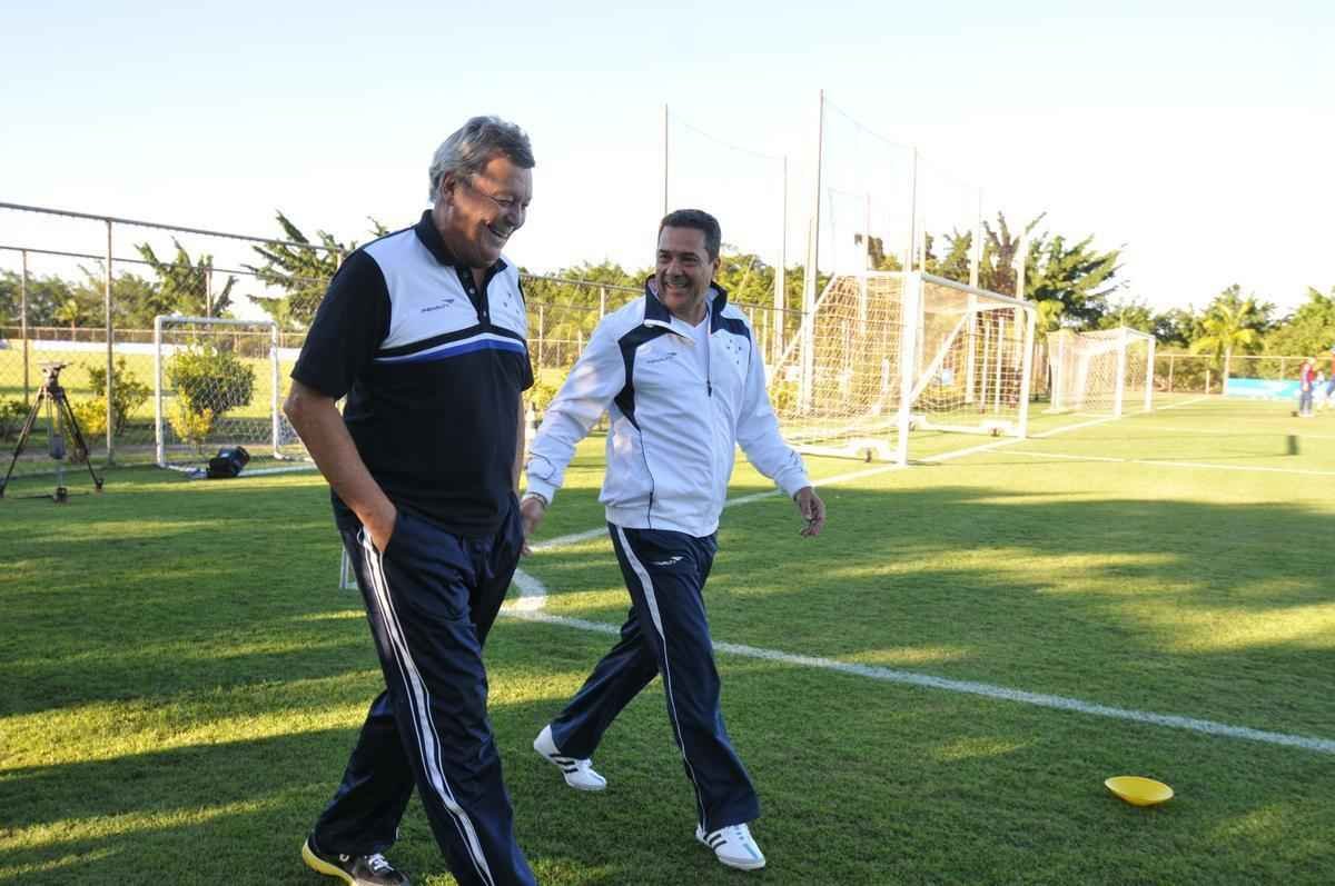 Jogadores do Cruzeiro treinaram em clima leve depois de conseguir duas vitrias seguidas no Brasileiro