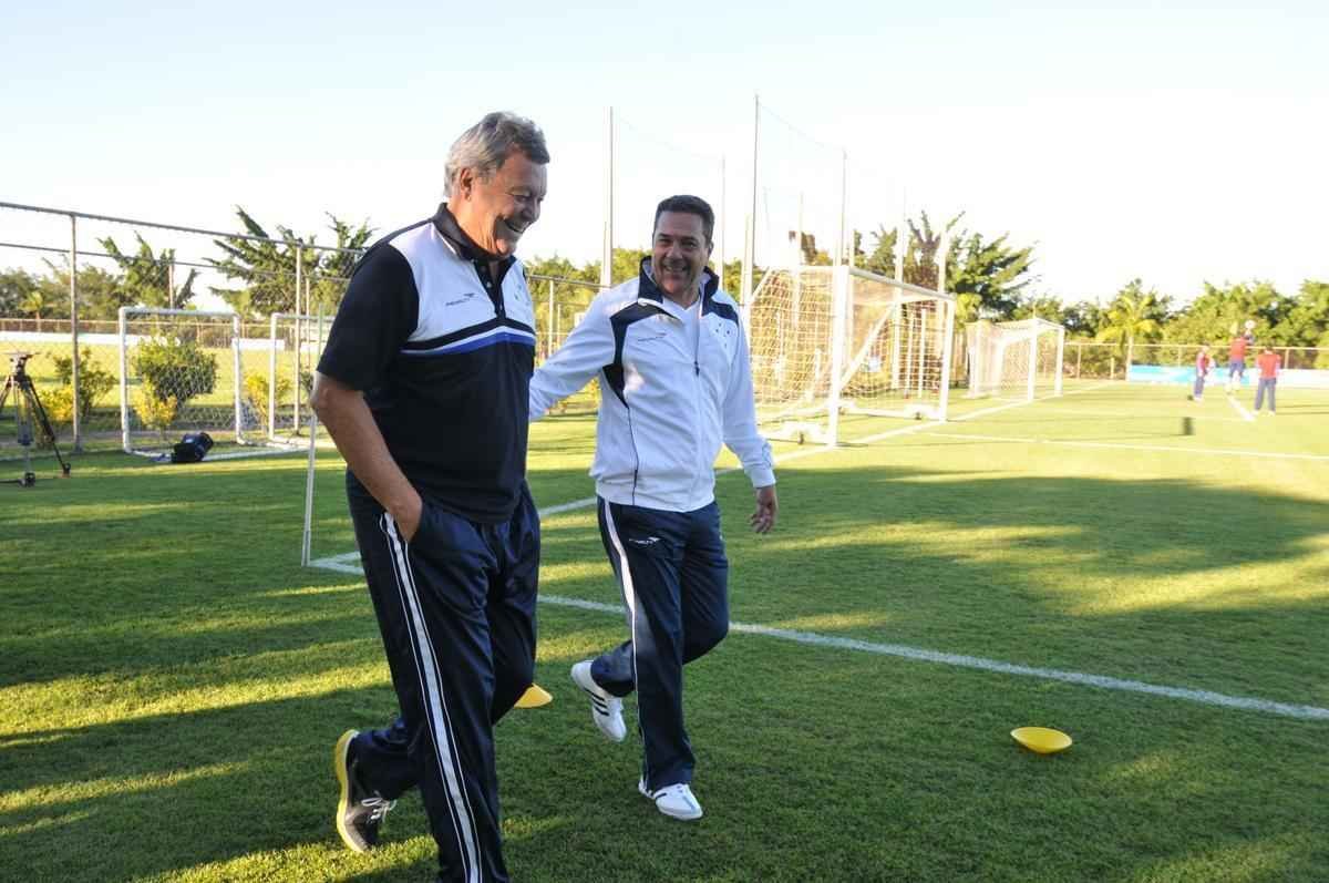 Jogadores do Cruzeiro treinaram em clima leve depois de conseguir duas vitrias seguidas no Brasileiro