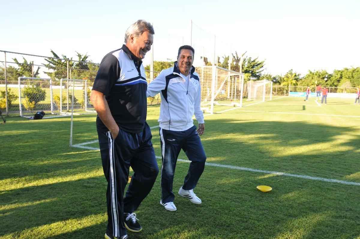 Jogadores do Cruzeiro treinaram em clima leve depois de conseguir duas vitrias seguidas no Brasileiro
