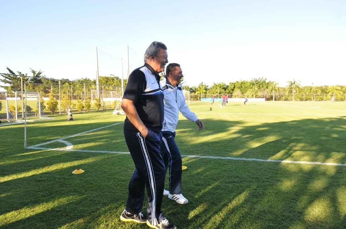 Jogadores do Cruzeiro treinaram em clima leve depois de conseguir duas vitrias seguidas no Brasileiro
