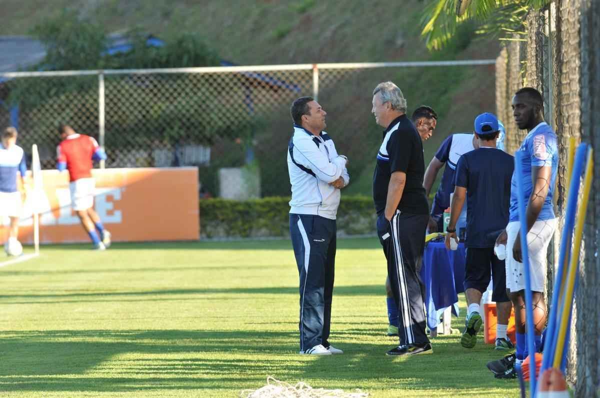 Jogadores do Cruzeiro treinaram em clima leve depois de conseguir duas vitrias seguidas no Brasileiro