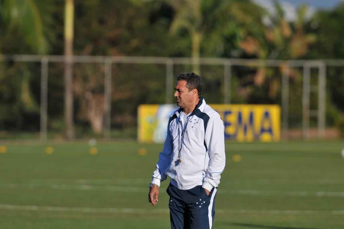 Jogadores do Cruzeiro treinaram em clima leve depois de conseguir duas vitrias seguidas no Brasileiro