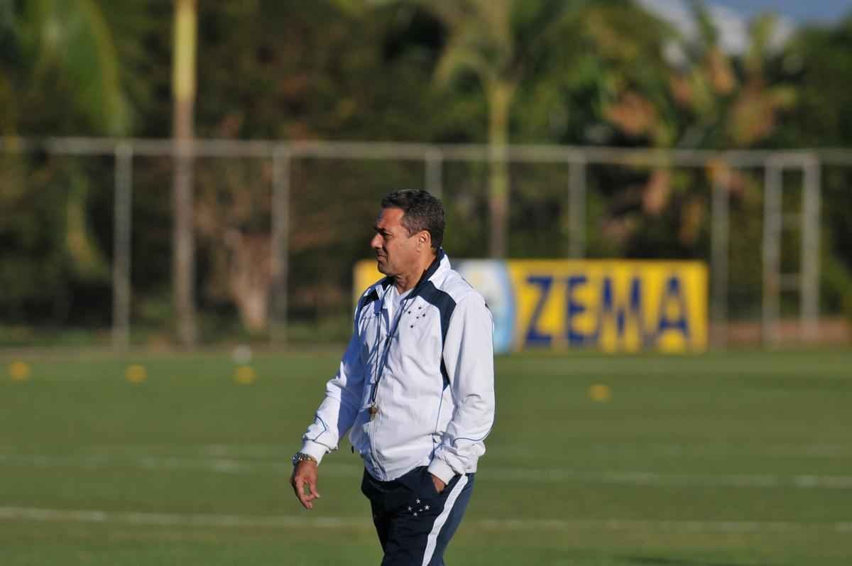 Jogadores do Cruzeiro treinaram em clima leve depois de conseguir duas vitrias seguidas no Brasileiro