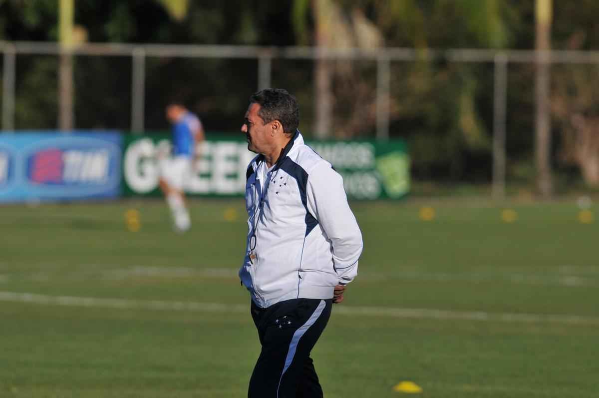 Jogadores do Cruzeiro treinaram em clima leve depois de conseguir duas vitrias seguidas no Brasileiro