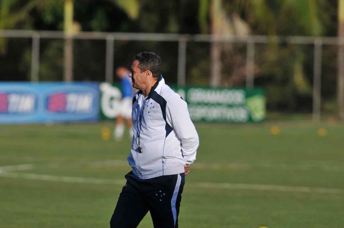 Jogadores do Cruzeiro treinaram em clima leve depois de conseguir duas vitrias seguidas no Brasileiro