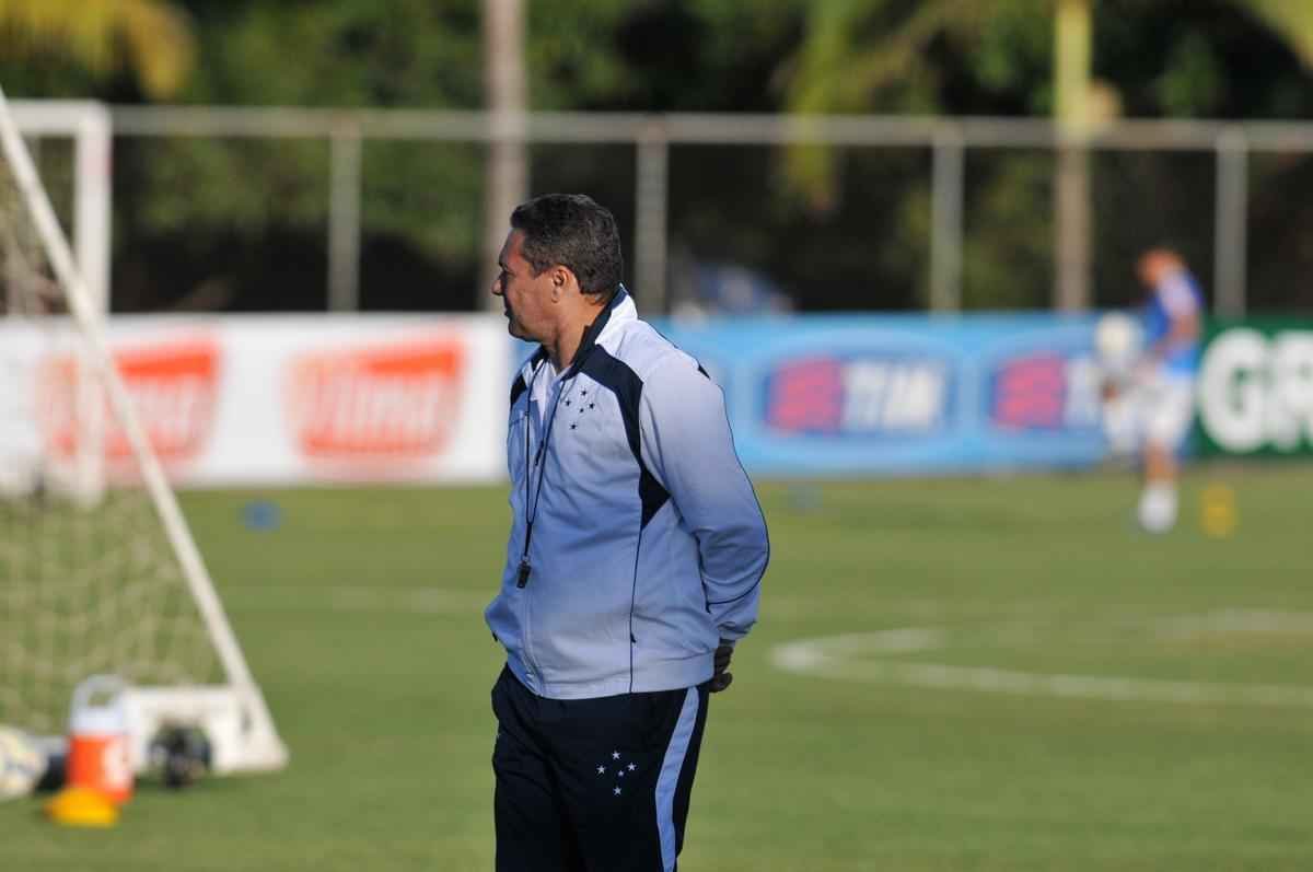 Jogadores do Cruzeiro treinaram em clima leve depois de conseguir duas vitrias seguidas no Brasileiro