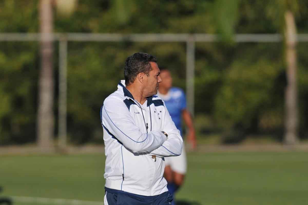 Jogadores do Cruzeiro treinaram em clima leve depois de conseguir duas vitrias seguidas no Brasileiro