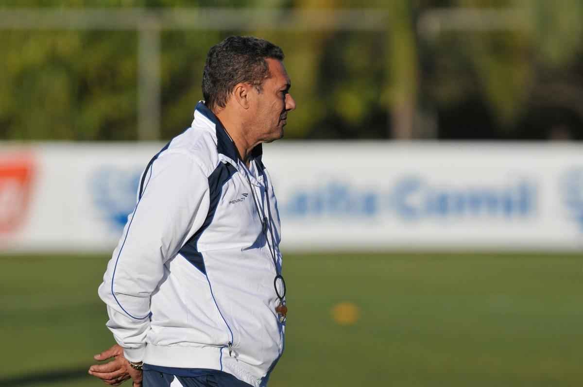 Jogadores do Cruzeiro treinaram em clima leve depois de conseguir duas vitrias seguidas no Brasileiro