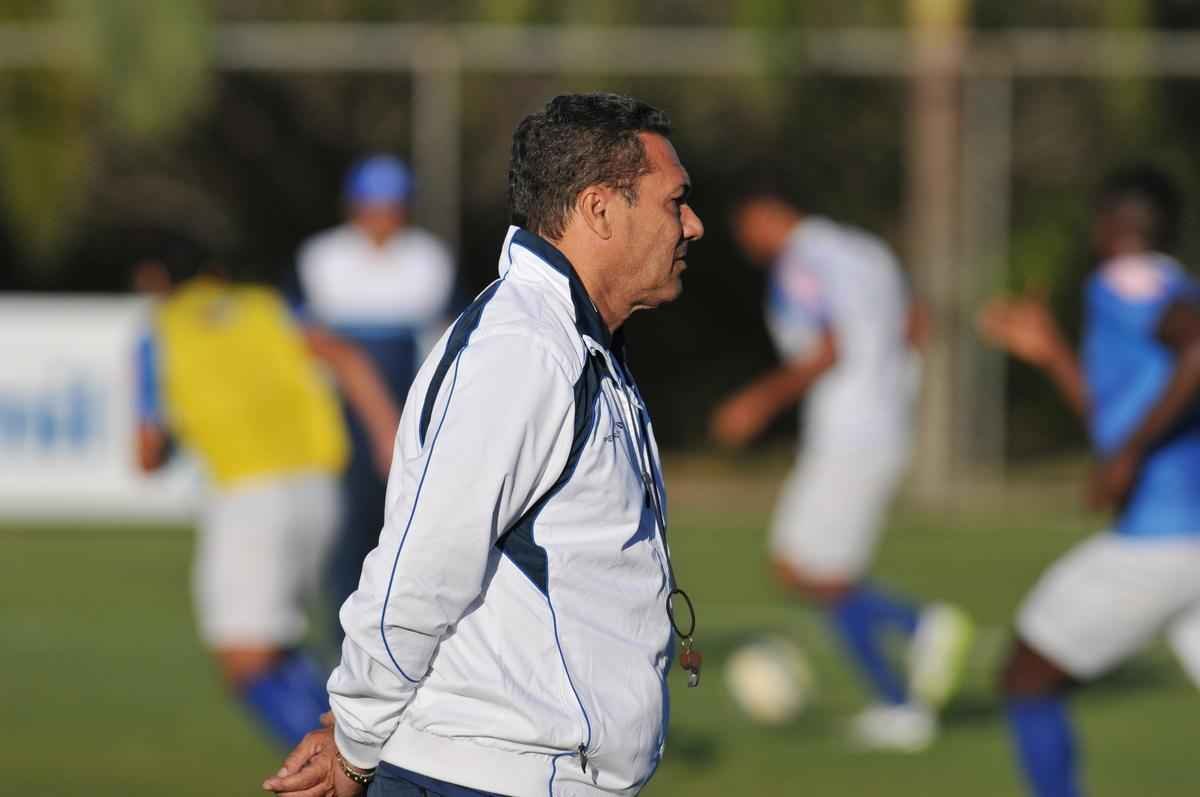 Jogadores do Cruzeiro treinaram em clima leve depois de conseguir duas vitrias seguidas no Brasileiro