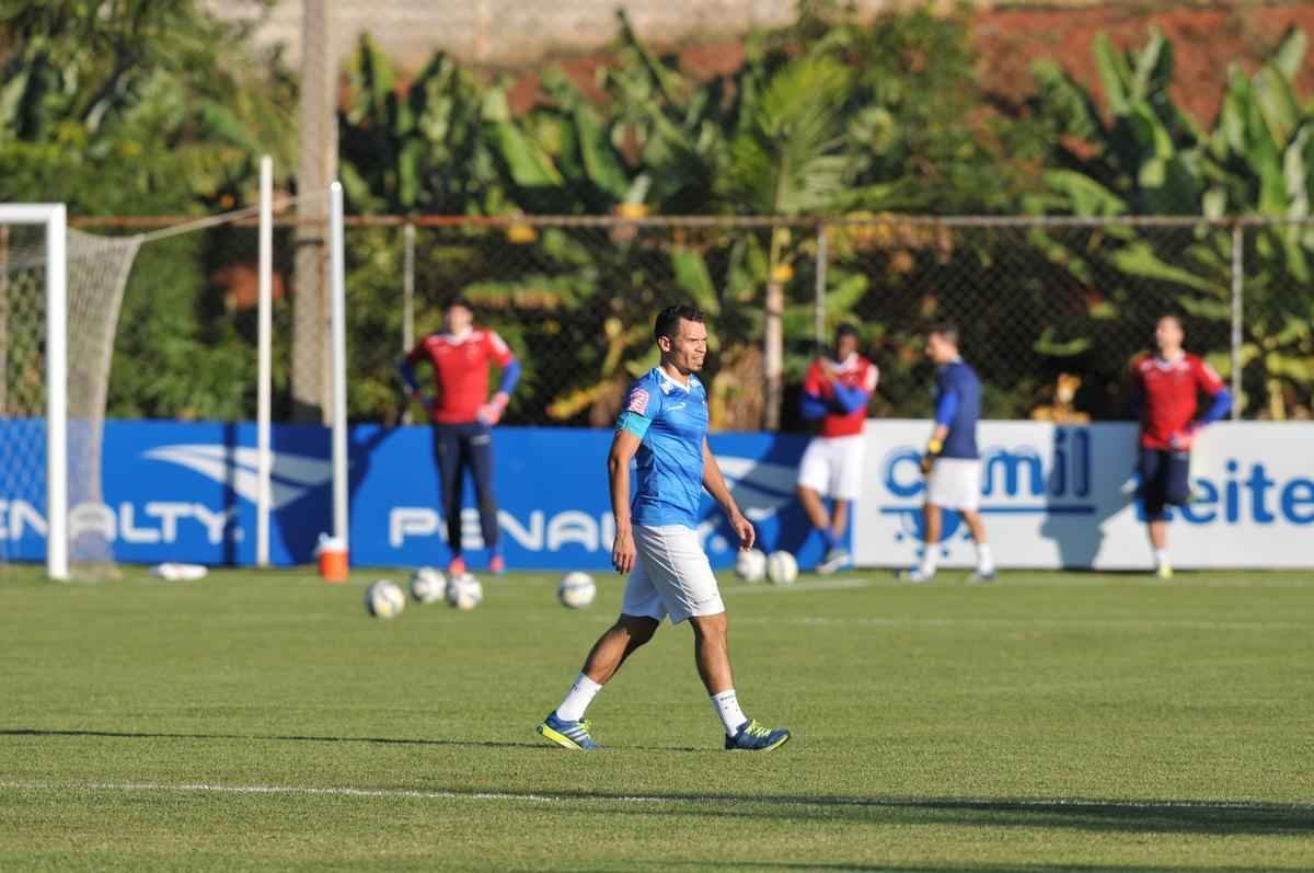 Jogadores do Cruzeiro treinaram em clima leve depois de conseguir duas vitrias seguidas no Brasileiro