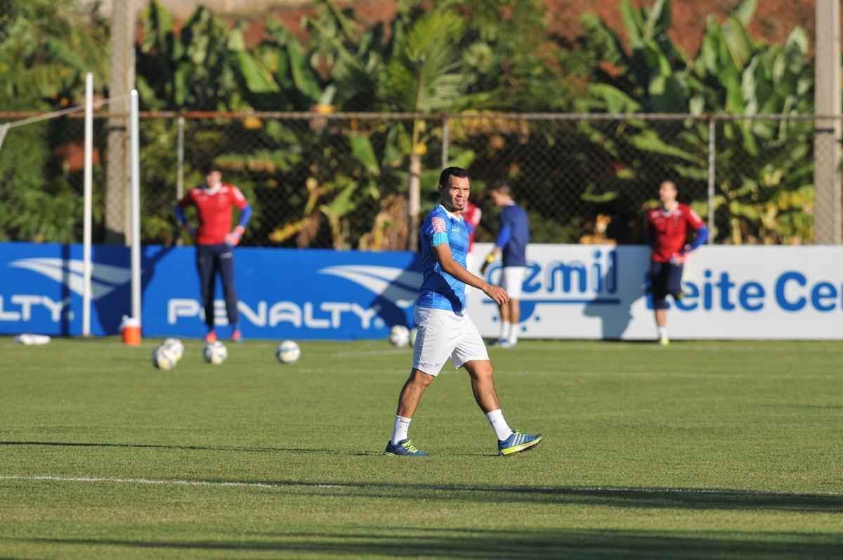 Jogadores do Cruzeiro treinaram em clima leve depois de conseguir duas vitrias seguidas no Brasileiro