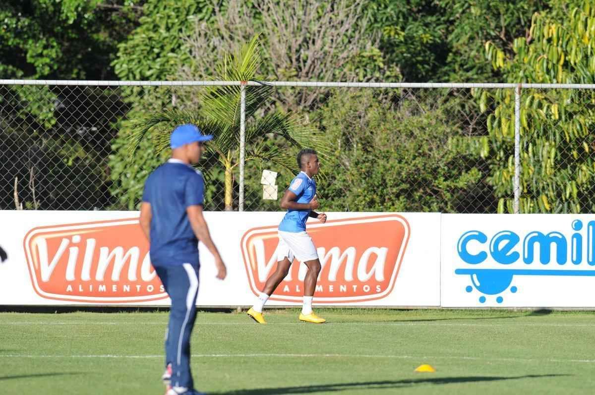 Jogadores do Cruzeiro treinaram em clima leve depois de conseguir duas vitrias seguidas no Brasileiro