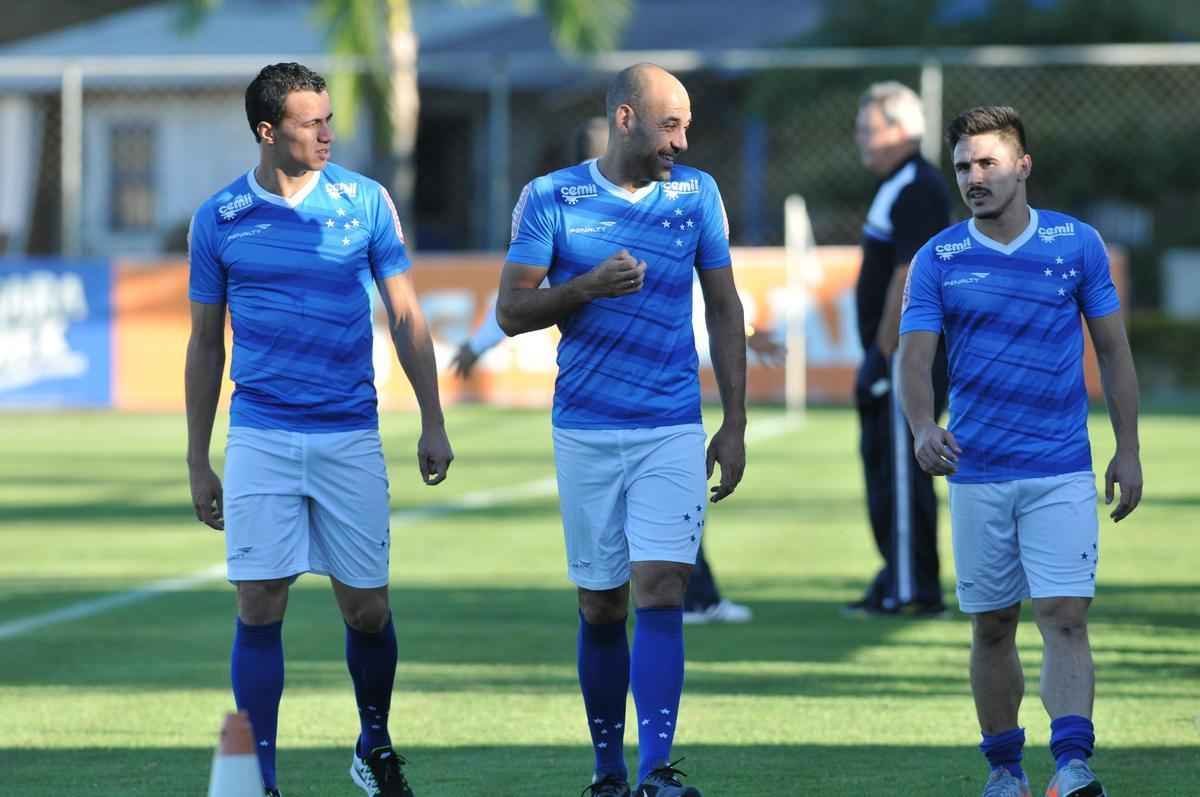 Jogadores do Cruzeiro treinaram em clima leve depois de conseguir duas vitrias seguidas no Brasileiro