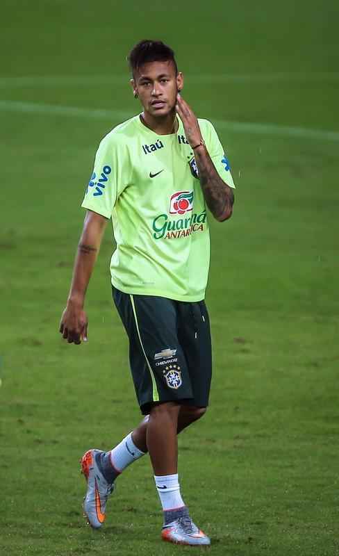Neymar fez seu primeiro treino com restante do grupo e foi confirmado no amistoso contra Honduras