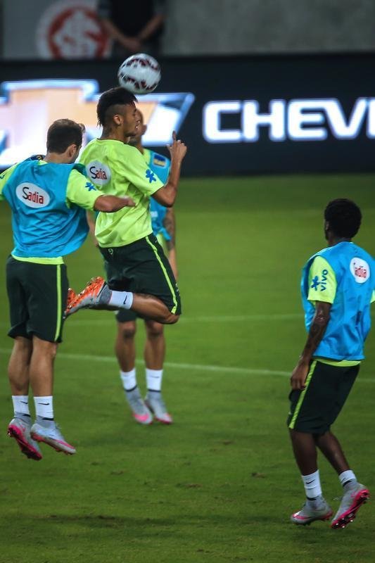 Neymar fez seu primeiro treino com restante do grupo e foi confirmado no amistoso contra Honduras