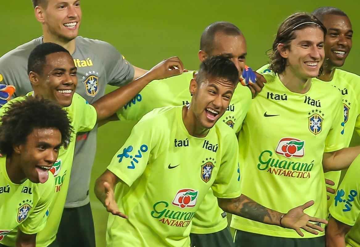 Neymar fez seu primeiro treino com restante do grupo e foi confirmado no amistoso contra Honduras