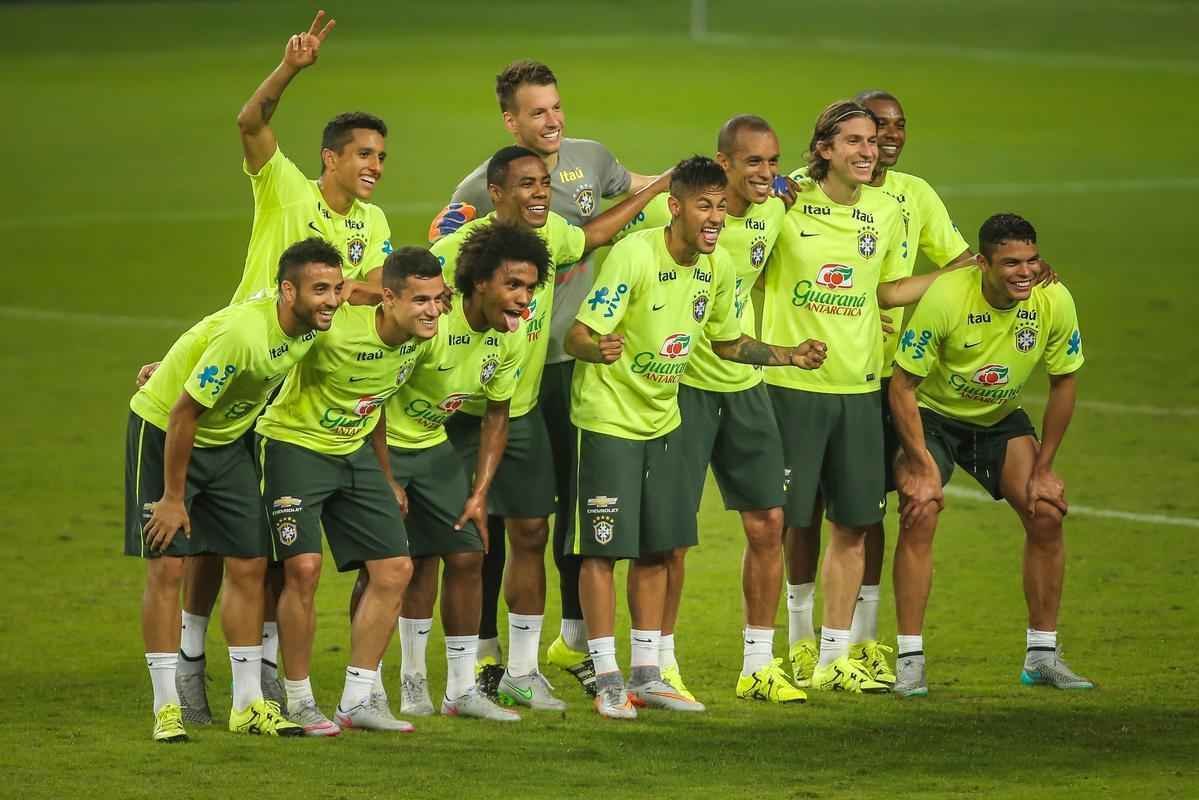 Neymar fez seu primeiro treino com restante do grupo e foi confirmado no amistoso contra Honduras